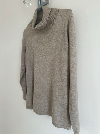 Jersey Punto Roma cuello alto beige