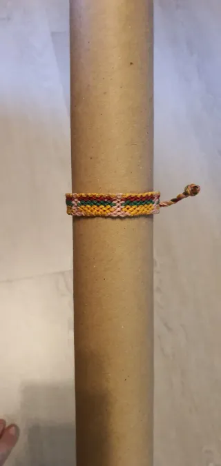 Pulsera tejida artesanal