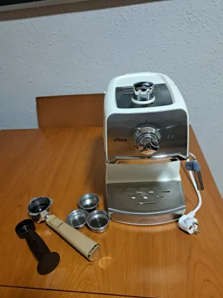 Cafetera Ufesa CE7238 cream