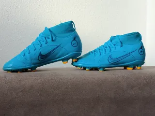 Botas de fútbol Nike azules de niño(34 talla)
