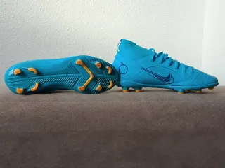 Botas de fútbol Nike azules de niño(34 talla)