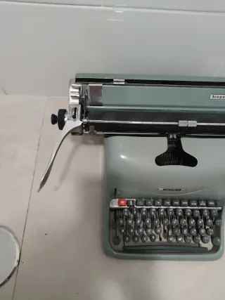 Máquina de escribir Hispano Olivetti