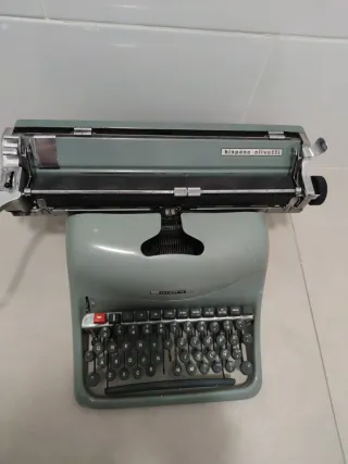 Máquina de escribir Hispano Olivetti