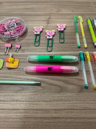 Lote 23 piezas bolígrafos y material de papelería