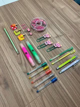 Lote 23 piezas bolígrafos y material de papelería