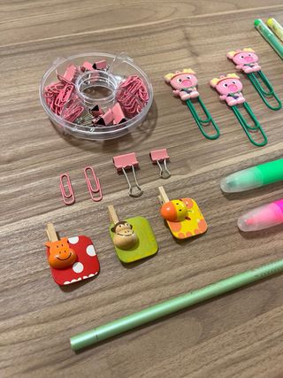 Lote 23 piezas bolígrafos y material de papelería