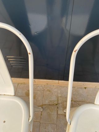 Sillas de metal blancas (2 unidades)