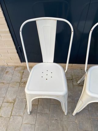 Sillas de metal blancas (2 unidades)