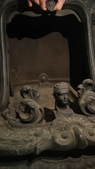 Chimenea de Hierro Fundido Antigua