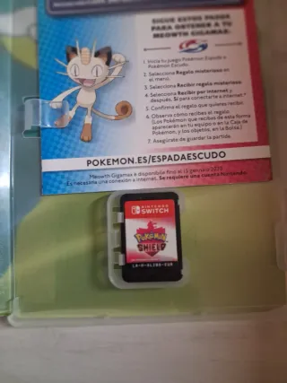 Pokemon Espada y Escudo + Caja Metálica.