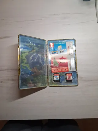 Pokemon Espada y Escudo + Caja Metálica.