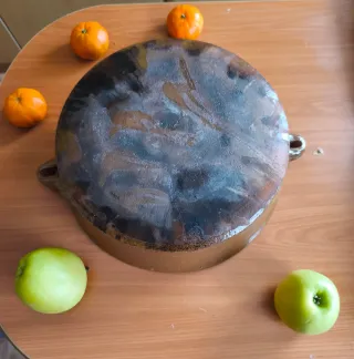 Preciosa cacerola/olla de barro cocido hecha amano