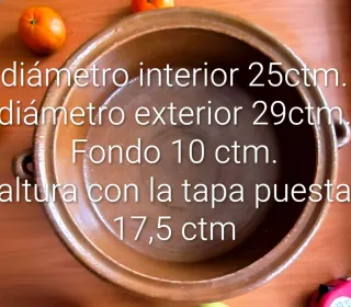 Preciosa cacerola/olla de barro cocido hecha amano