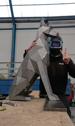 Escultura Doberman Metal Geométrico