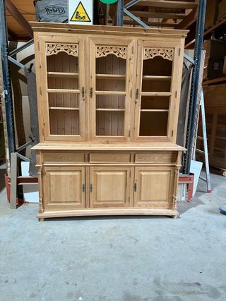 Aparador y vitrina madera maciza 3 puertas