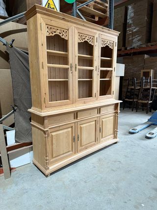 Aparador y vitrina madera maciza 3 puertas