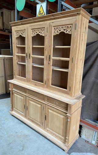 Aparador y vitrina madera maciza 3 puertas