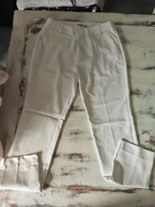 Pantalón ejecutivo Stradivarius beige T.38