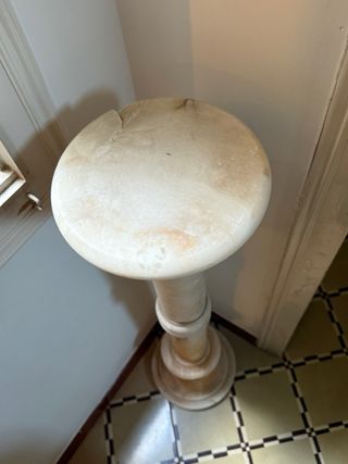 Columna de mármol tipo peana