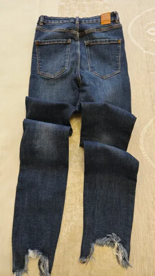 Pantalón vaquero Zara desgastado talla 34