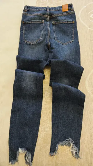 Pantalón vaquero Zara desgastado talla 34