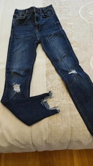 Pantalón vaquero Zara desgastado talla 34