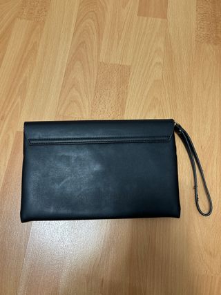 Bolso de mano Mango negro con detalle dorado