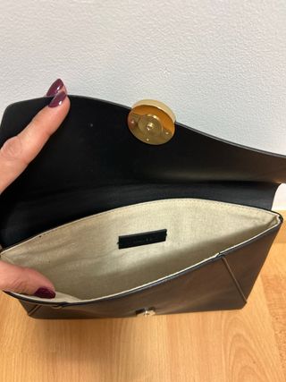 Bolso de mano Mango negro con detalle dorado