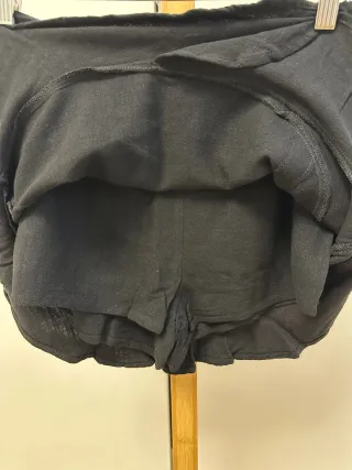 Conjunto falda pantalón y top tirantes negro