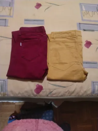 Pantalones pitillo mujer granate y Dorado.