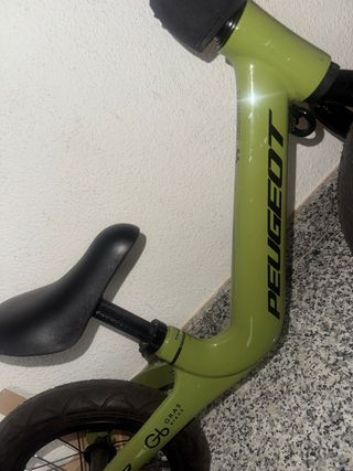 Bicicleta sin pedales Peugeot verde