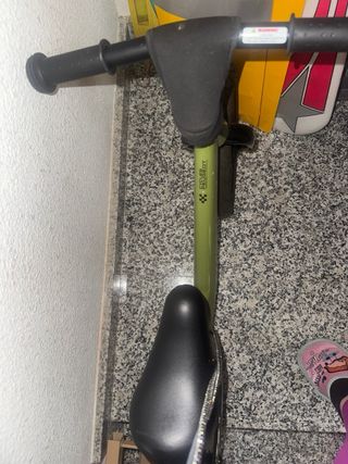 Bicicleta sin pedales Peugeot verde