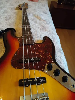 Bajo Harley Benton Vintage Series Sunburst