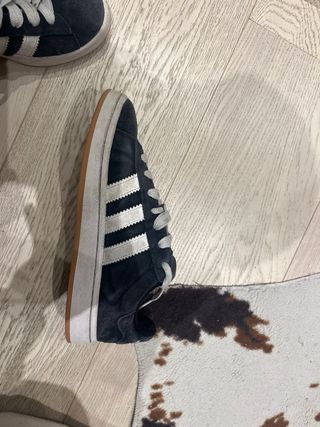 Adidas Campus negras con detalles blancos