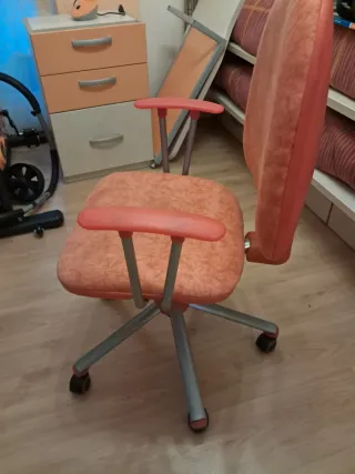 Silla de escritorio con ruedas