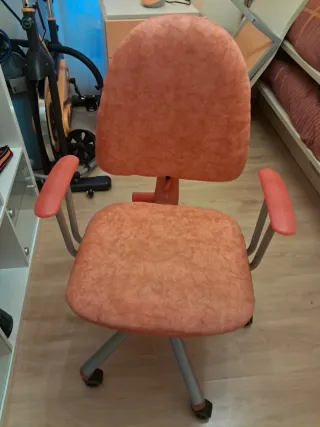Silla de escritorio con ruedas