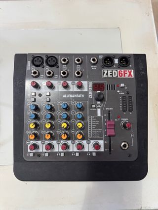 Mesa de mezclas Allen & Heath ZED-6FX
