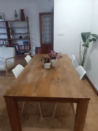 Mesa de comedor de madera