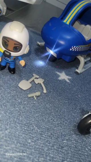 Pin y pon action Policía y Bomberos