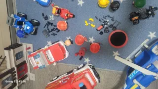 Pin y pon action Policía y Bomberos