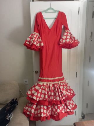 Precioso traje de flamenca rojo y blanco