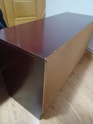 Cómoda de madera marrón