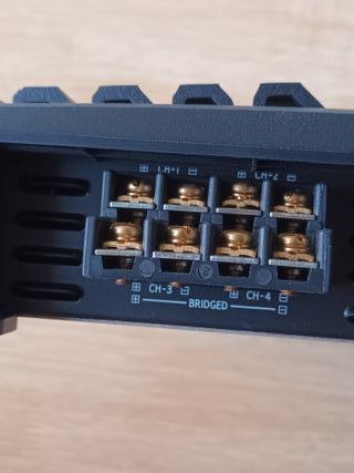 Amplificador Alpine V-Power MRP-F250