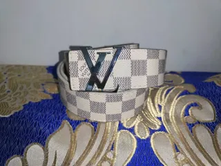 Cinturón Louis Vuitton Damier Beige y Plata