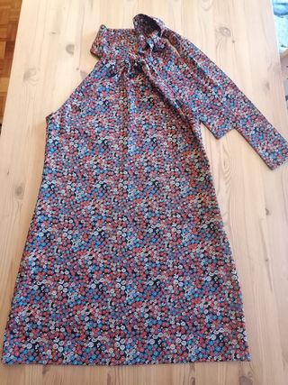 Vestido floral Zara