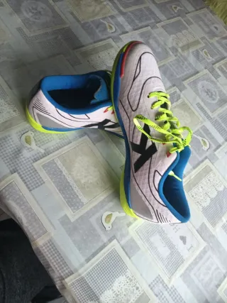 Zapatillas Fútbol Sala Kelme Blancas y Azules