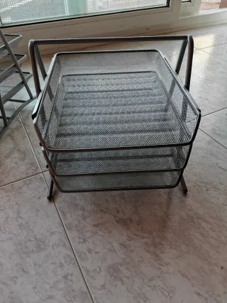 2 archivadores de escritorio metálicos