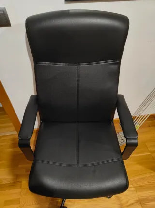 Silla de oficina negra