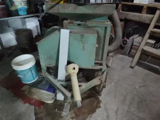 Máquina recolectora de avellanas