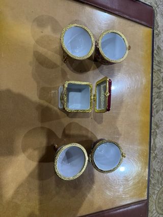 Set di tre portagioie in porcellana con uova Faye, 50€